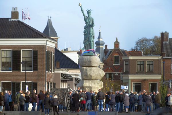 Nederland - Assen - Drenthe - 19-11-2017
Drents museum, The American Dream.
opening en onthulling  'vrijheidsbeeld' op de kop van de vaart.
#TAD
foto:   Sake Elzinga